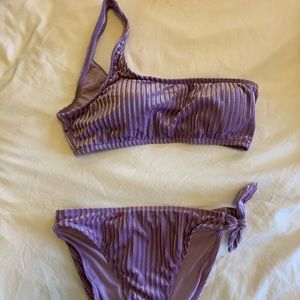 DIPPIN DAISIES. VELOUR PURPLE BIKINI SET. NWT. NEVER WORN. SIZE SMALL